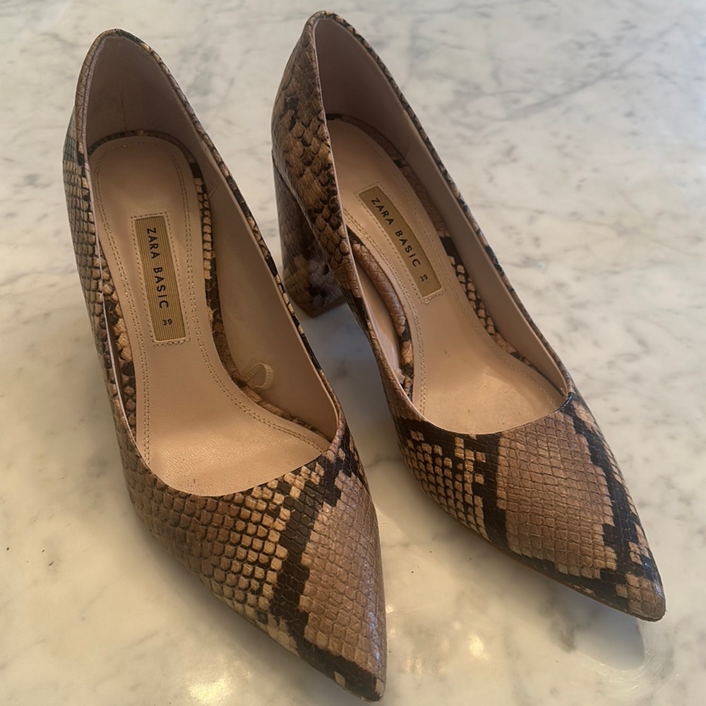 Zara stacked heel snakeskin pump